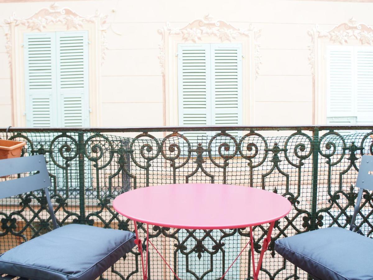 Les Logettes-plage-centre Menton